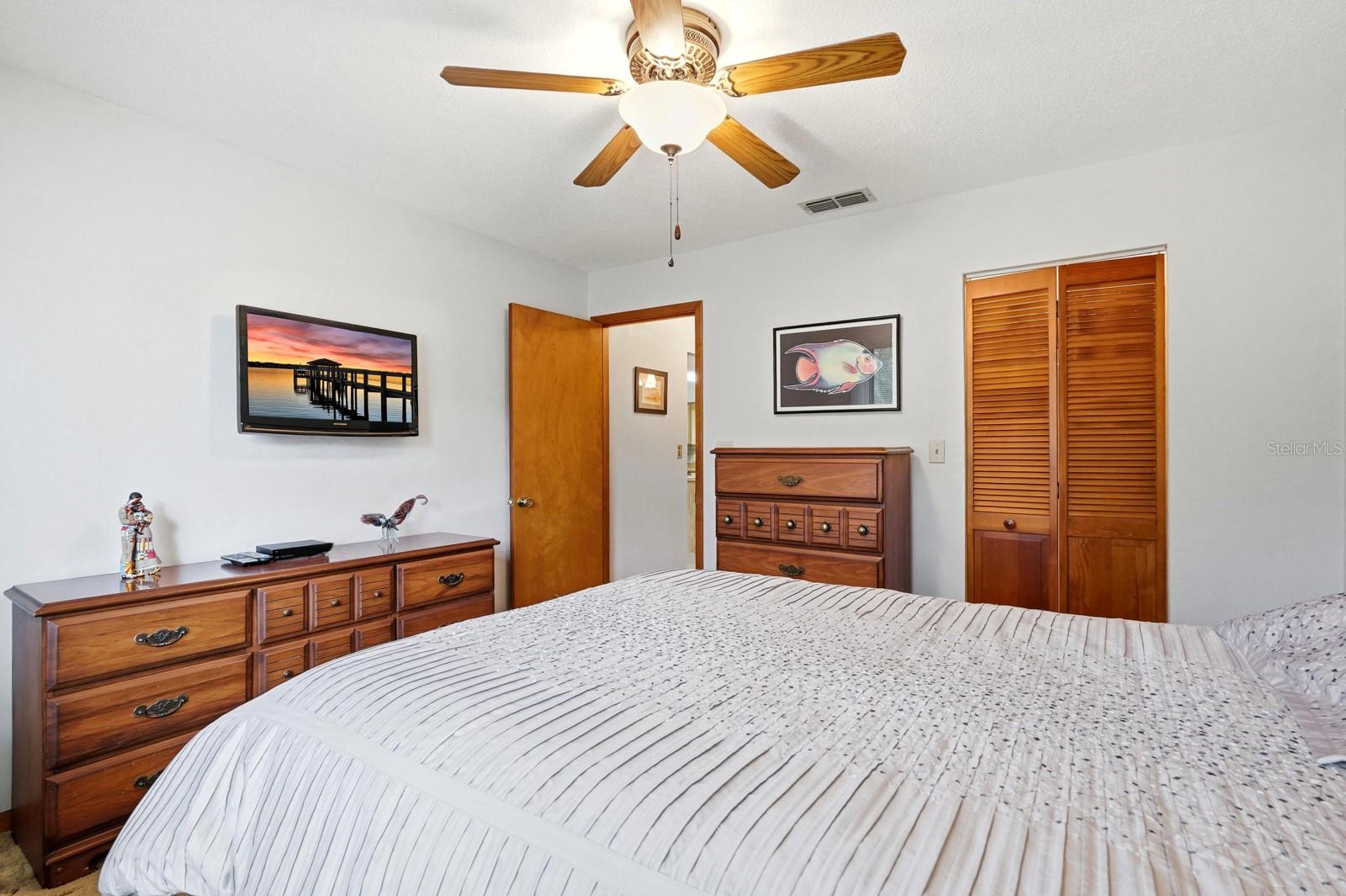 Image 30 of 43 For 11 Lakepoint Circle