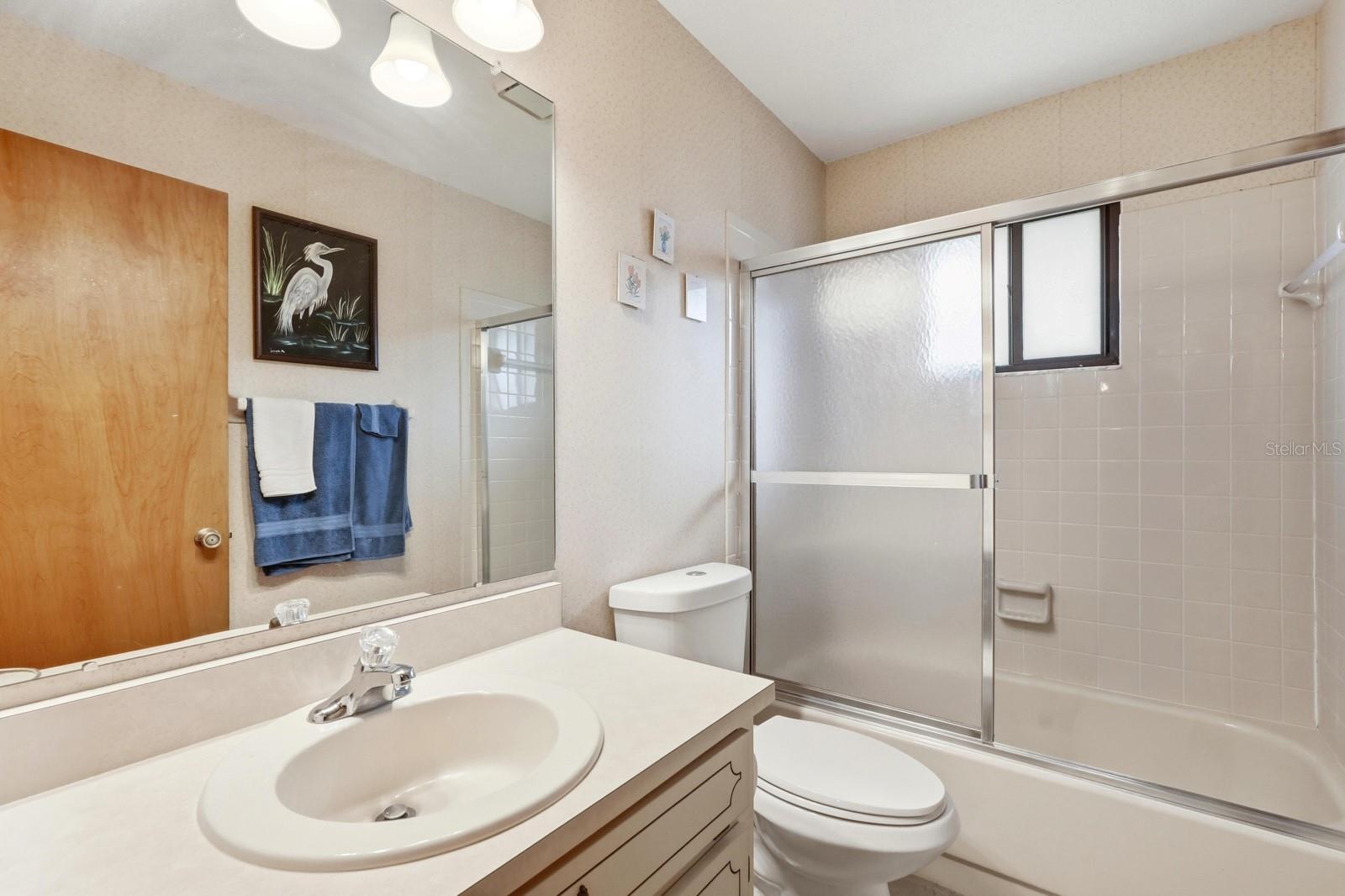 Image 31 of 43 For 11 Lakepoint Circle