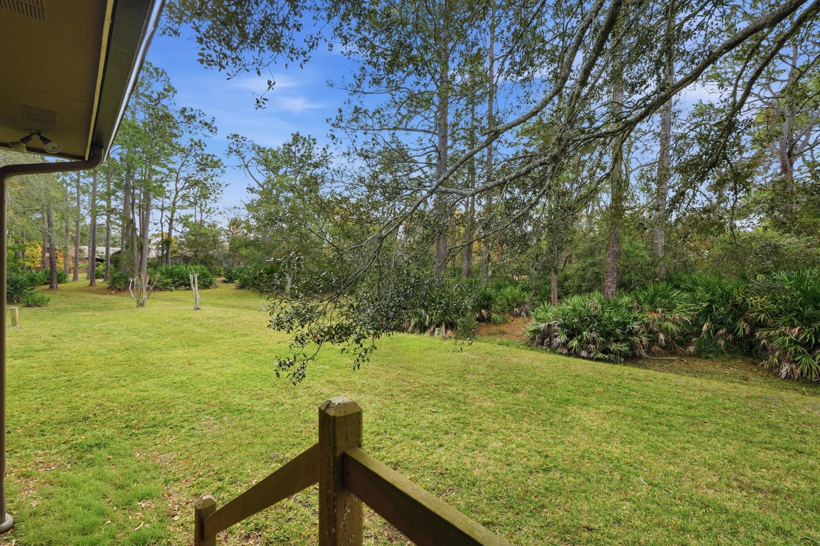 Image 32 of 43 For 11 Lakepoint Circle