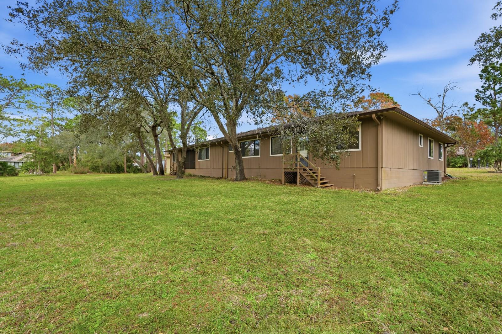 Image 35 of 43 For 11 Lakepoint Circle