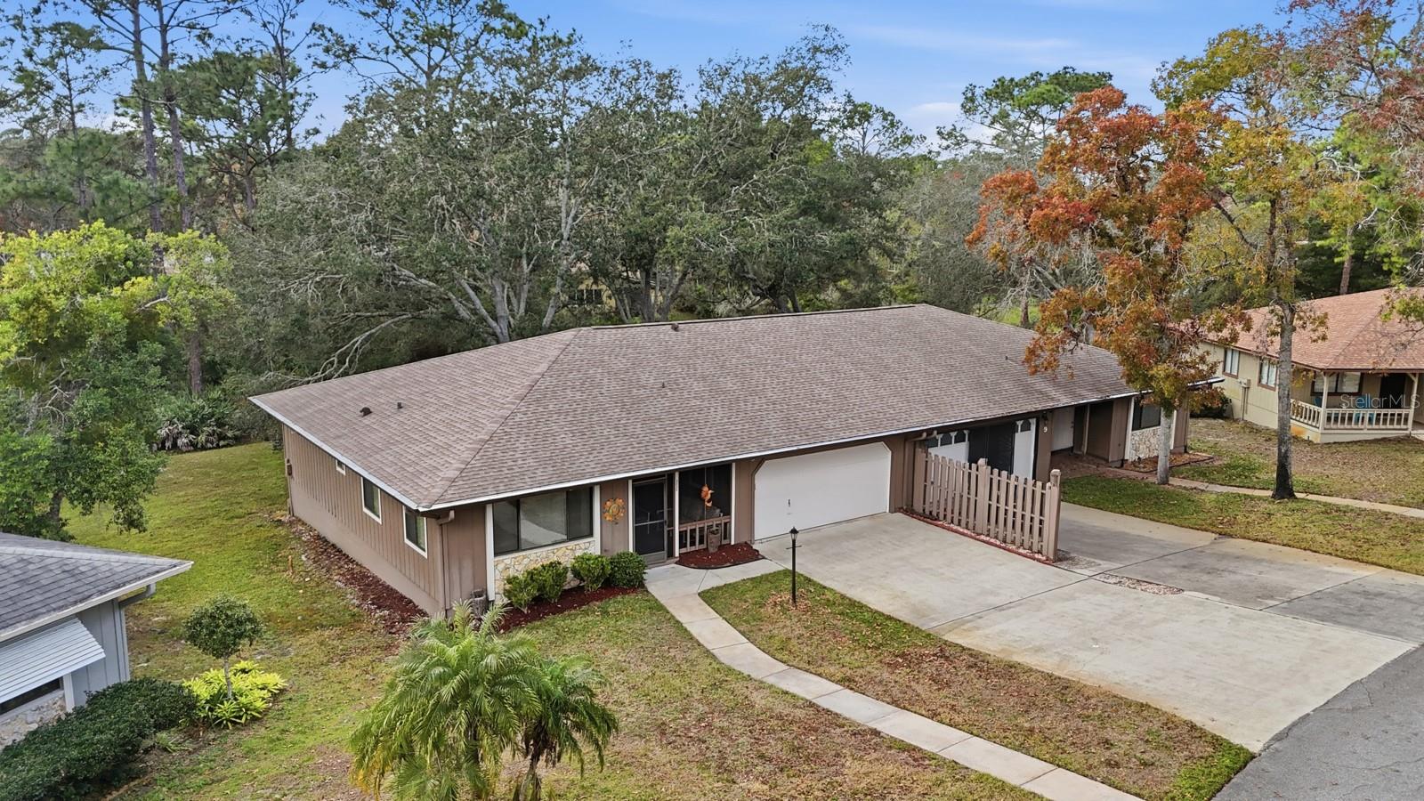 Image 38 of 43 For 11 Lakepoint Circle