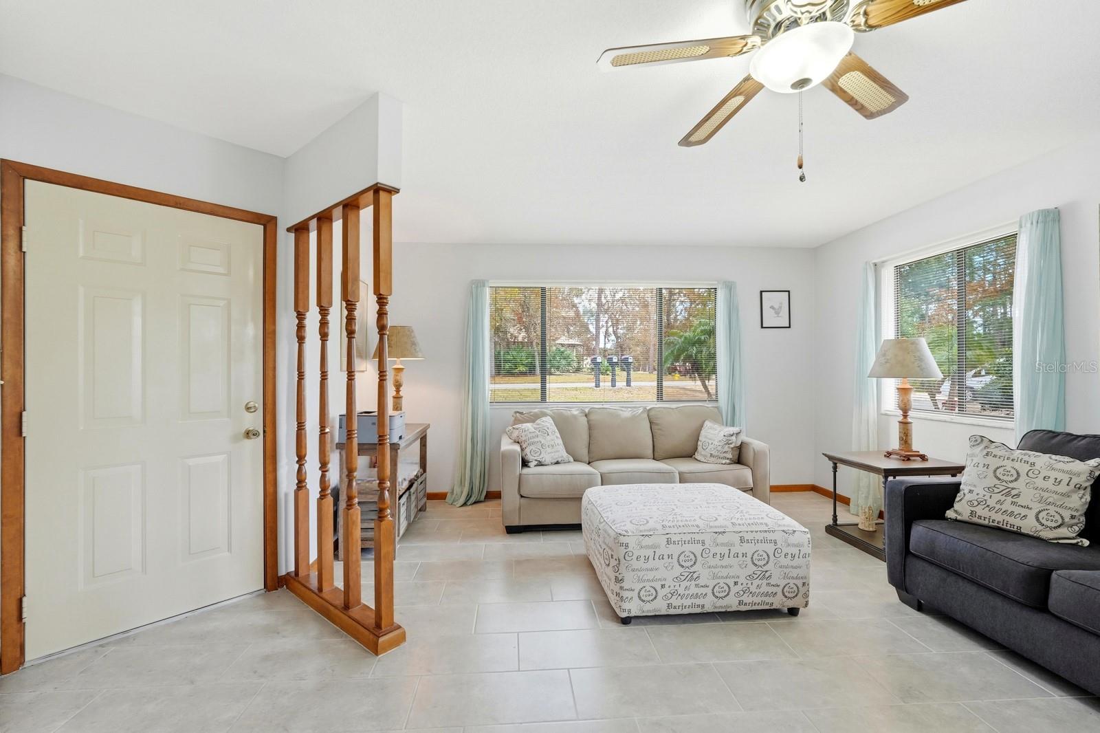 Image 4 of 43 For 11 Lakepoint Circle