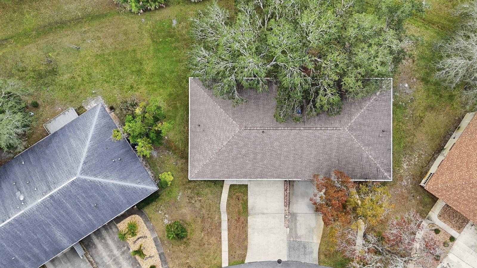 Image 41 of 43 For 11 Lakepoint Circle