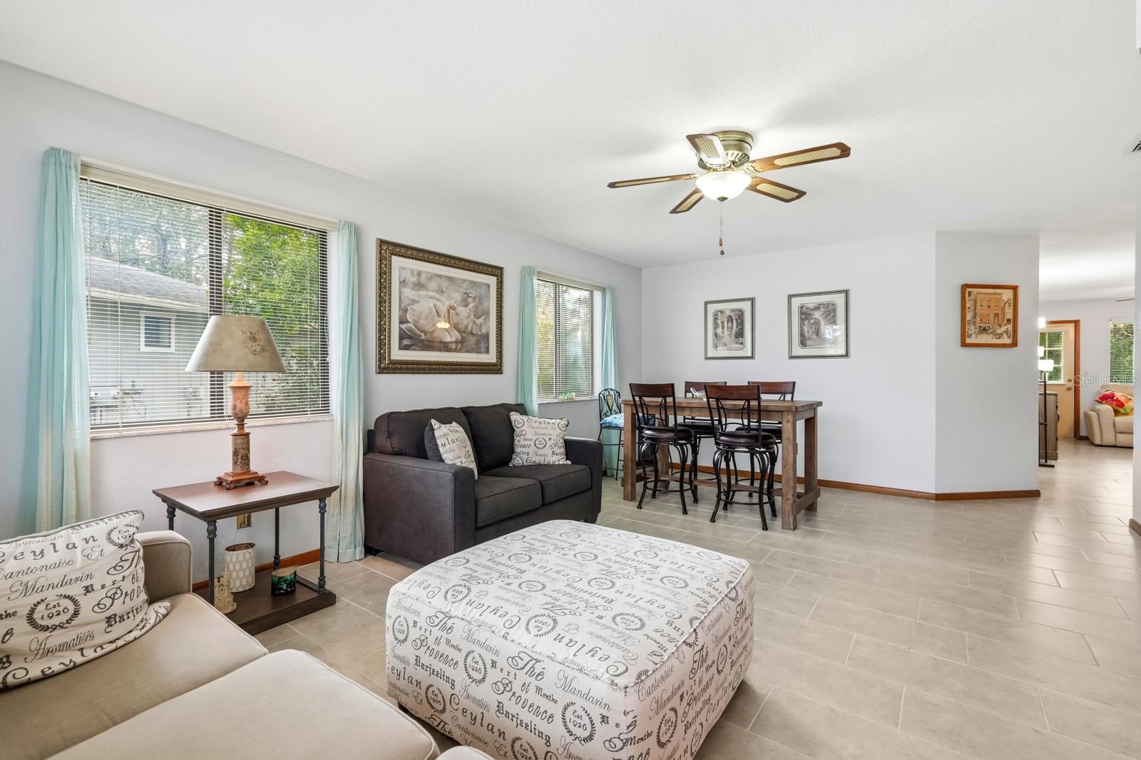 Image 5 of 43 For 11 Lakepoint Circle