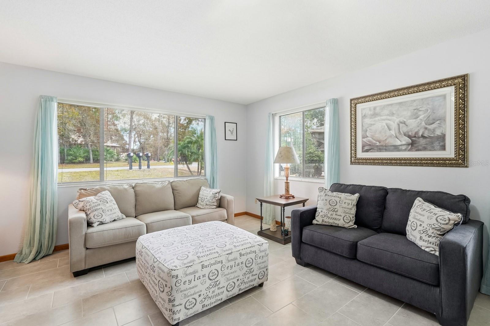 Image 6 of 43 For 11 Lakepoint Circle