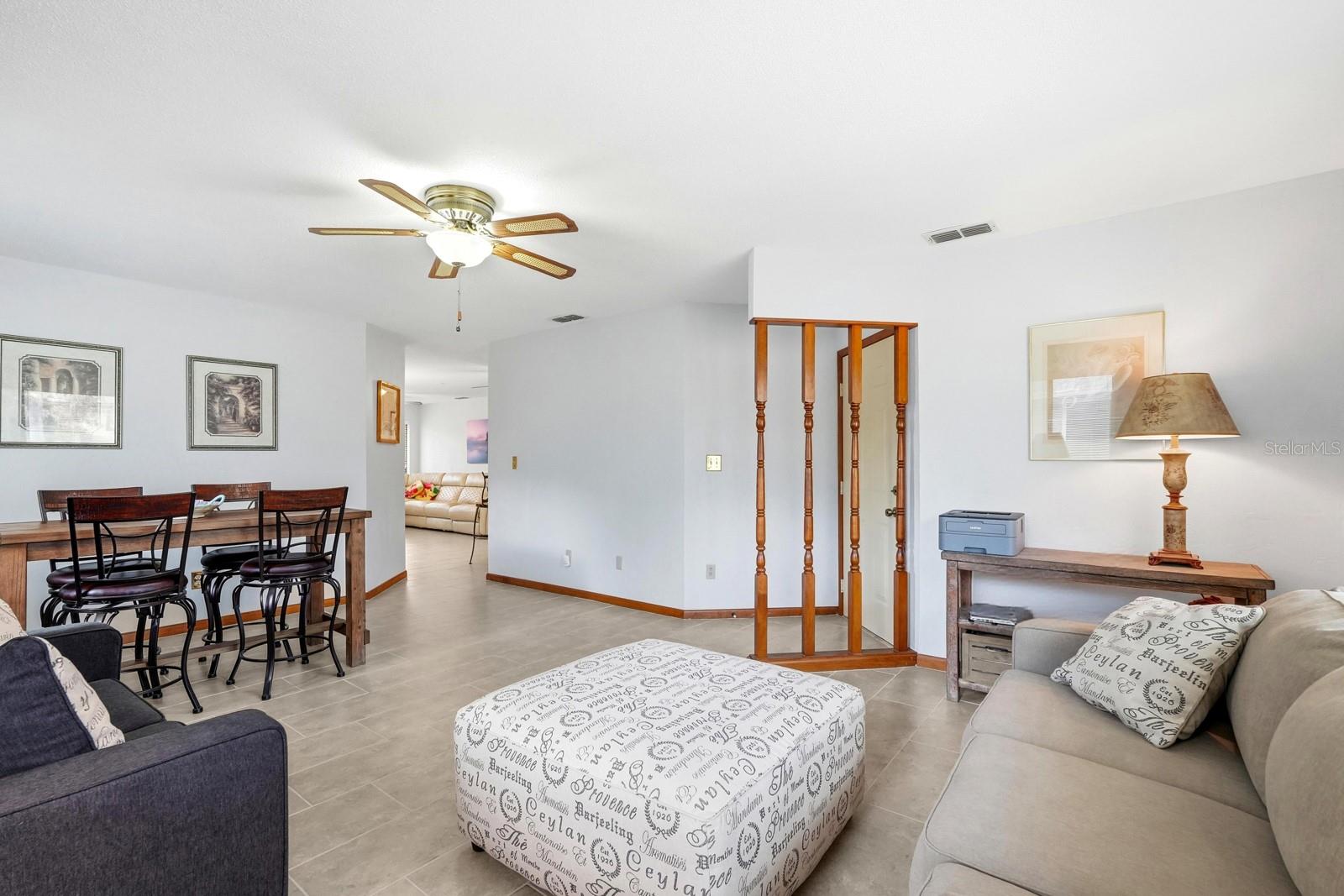 Image 7 of 43 For 11 Lakepoint Circle