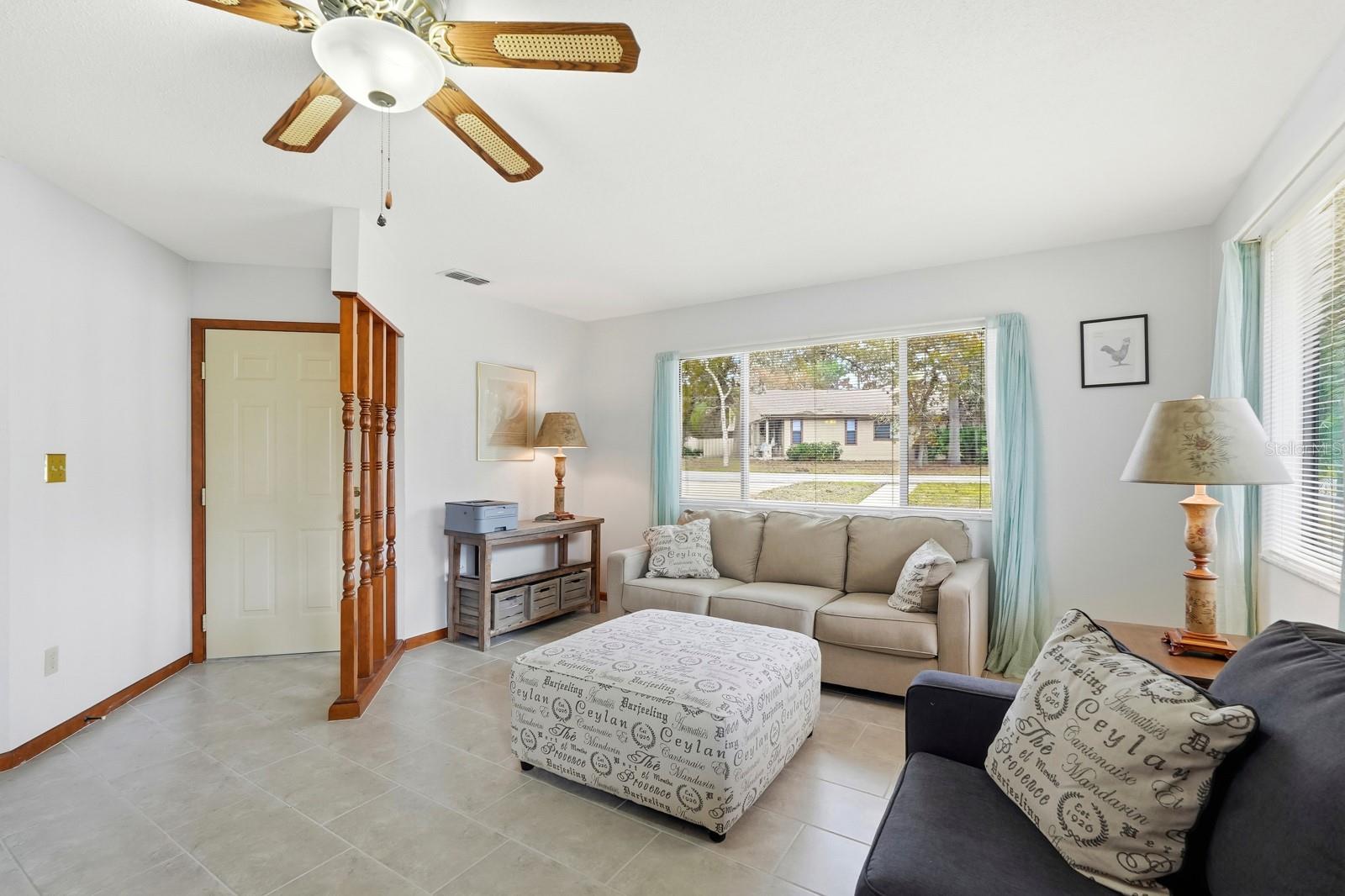 Image 8 of 43 For 11 Lakepoint Circle