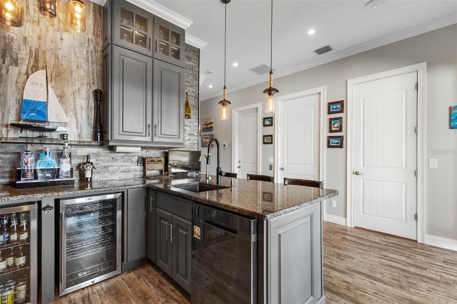 Image 33 of 100 For 300 Yacht Harbor Drive