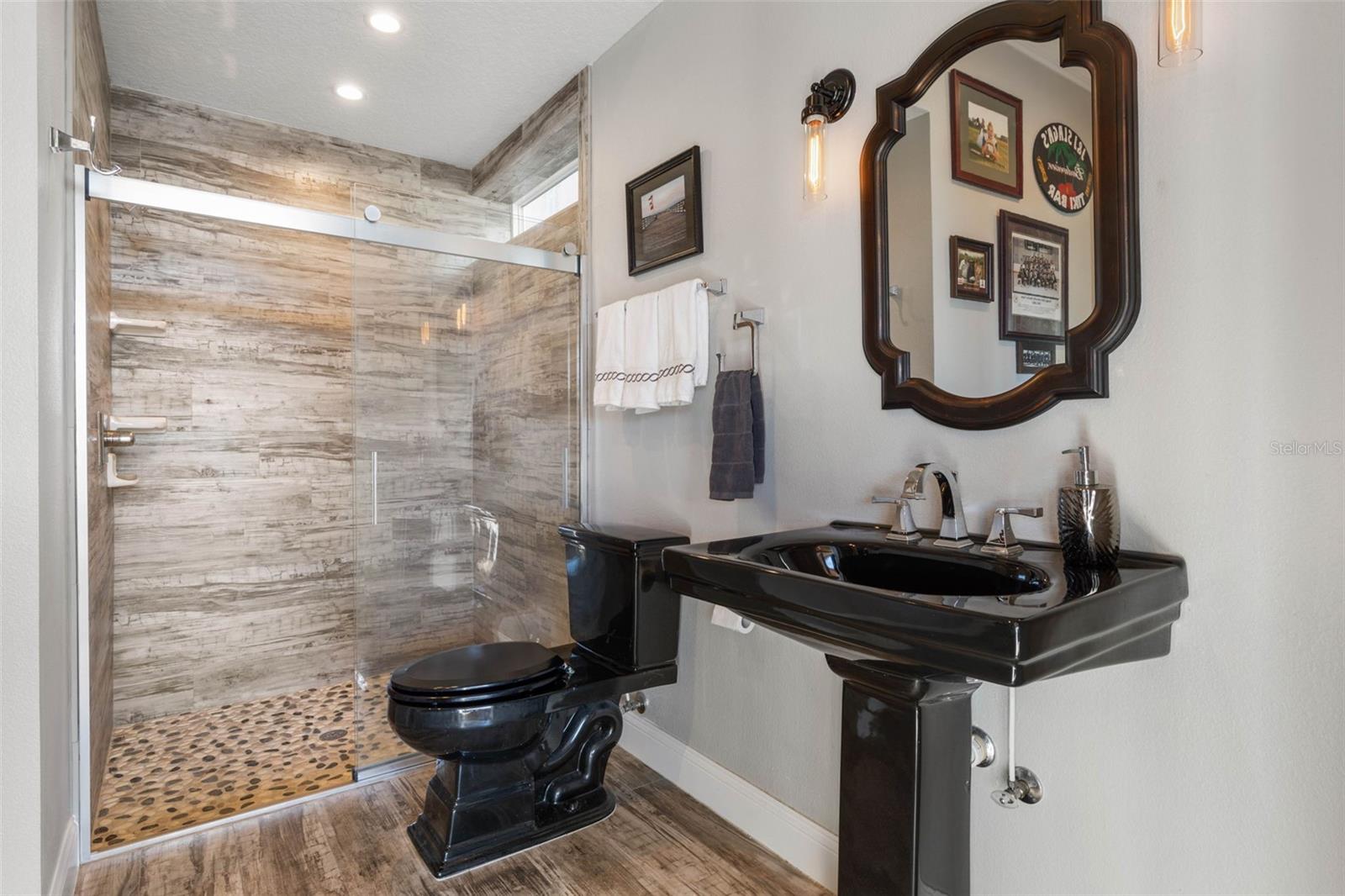 Image 37 of 100 For 300 Yacht Harbor Drive