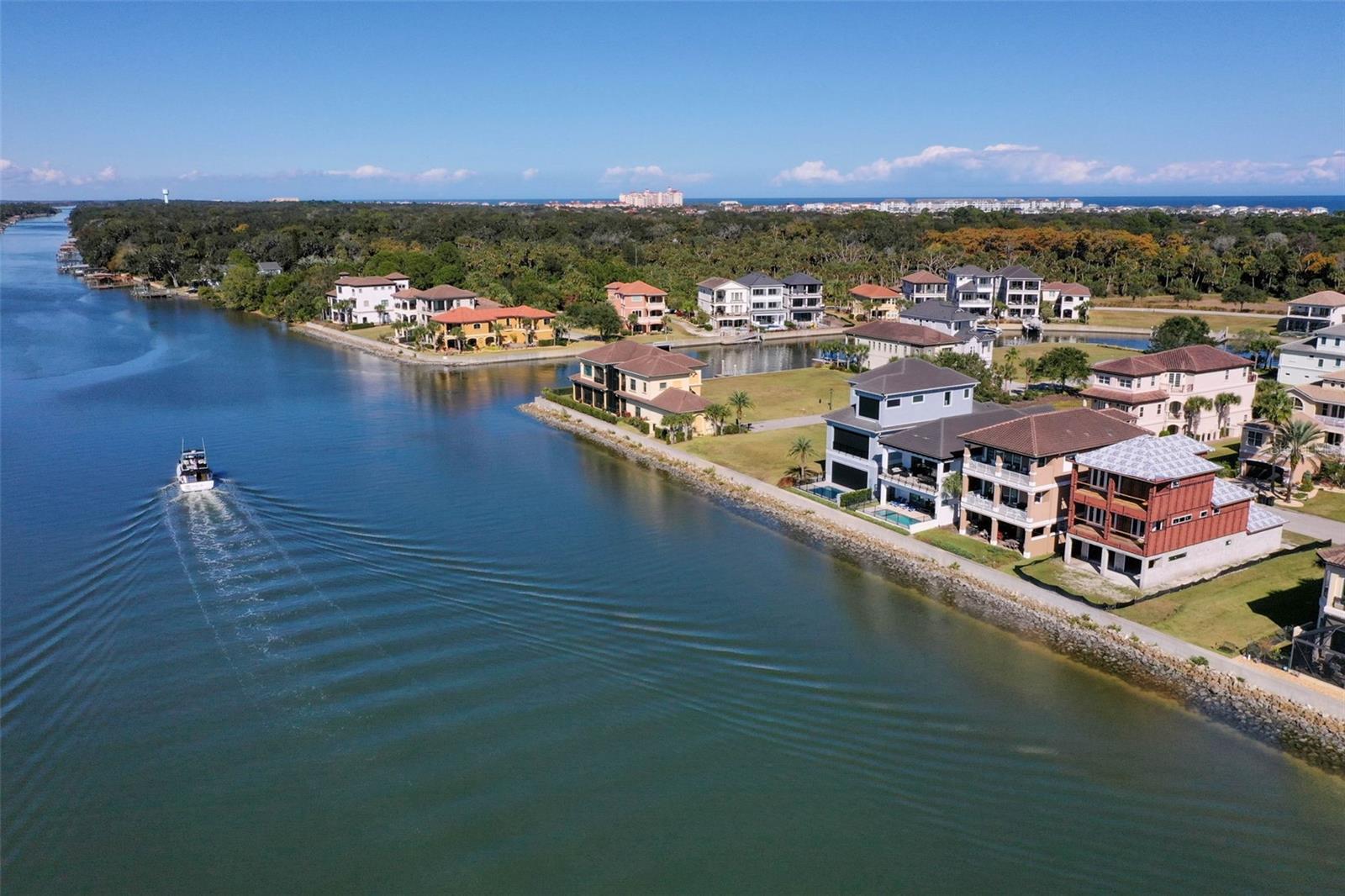 Image 4 of 100 For 300 Yacht Harbor Drive