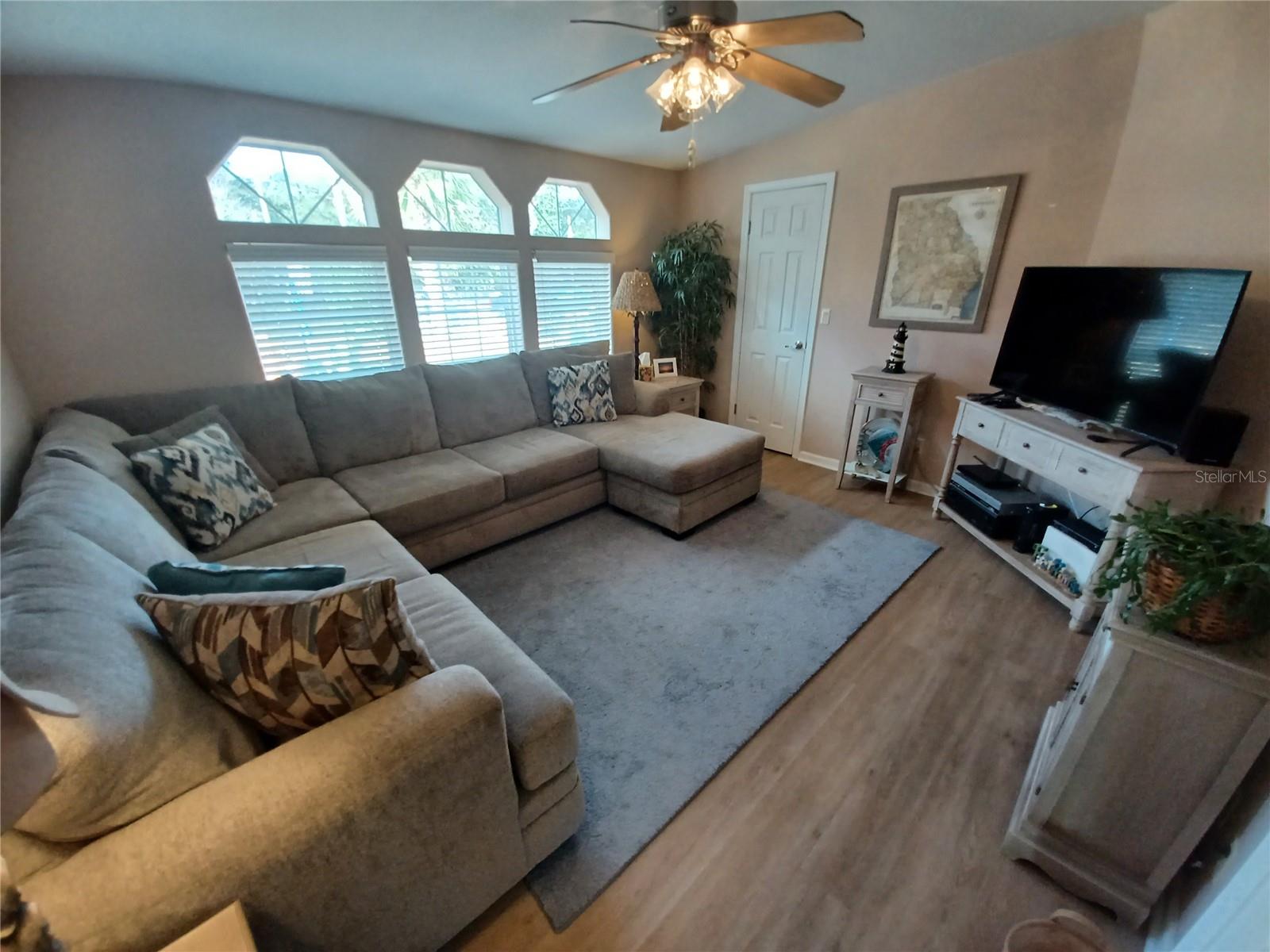 Image 23 of 46 For 11 Osceola Avenue