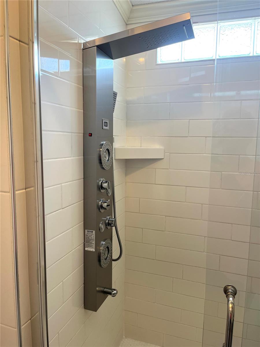 Image 25 of 59 For 254 Seabreeze Drive