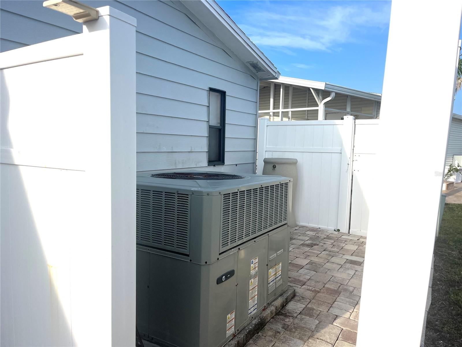 Image 8 of 59 For 254 Seabreeze Drive