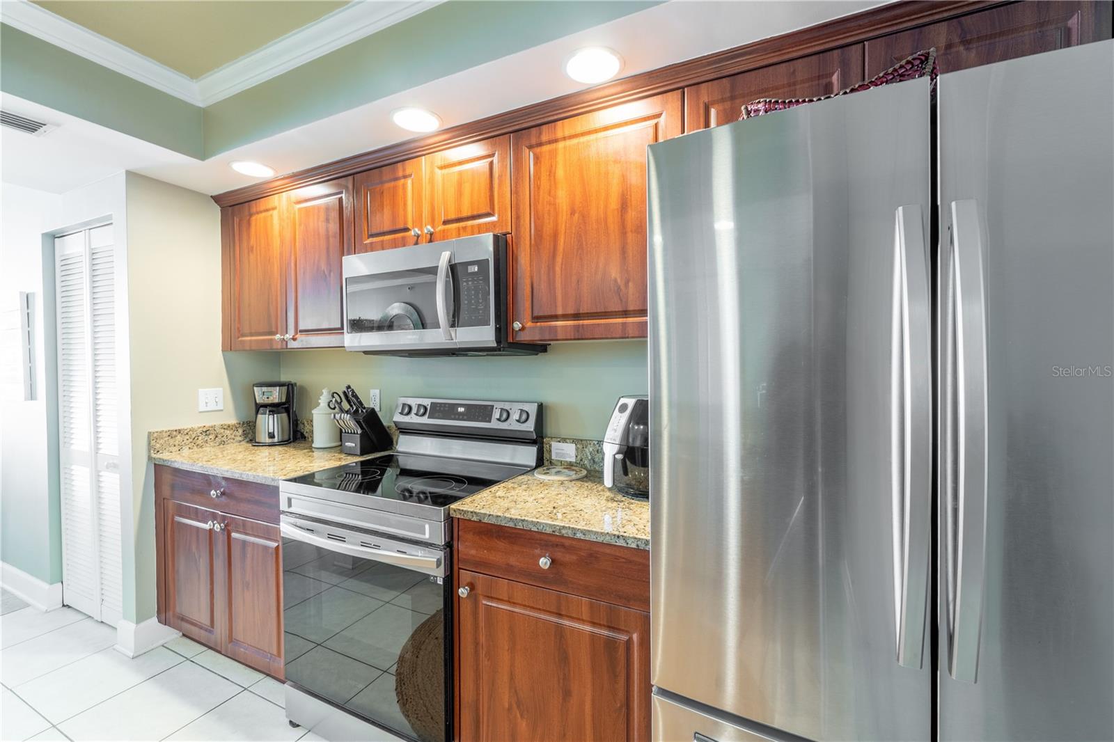 Image 7 of 20 For 3315 Atlantic Avenue 806