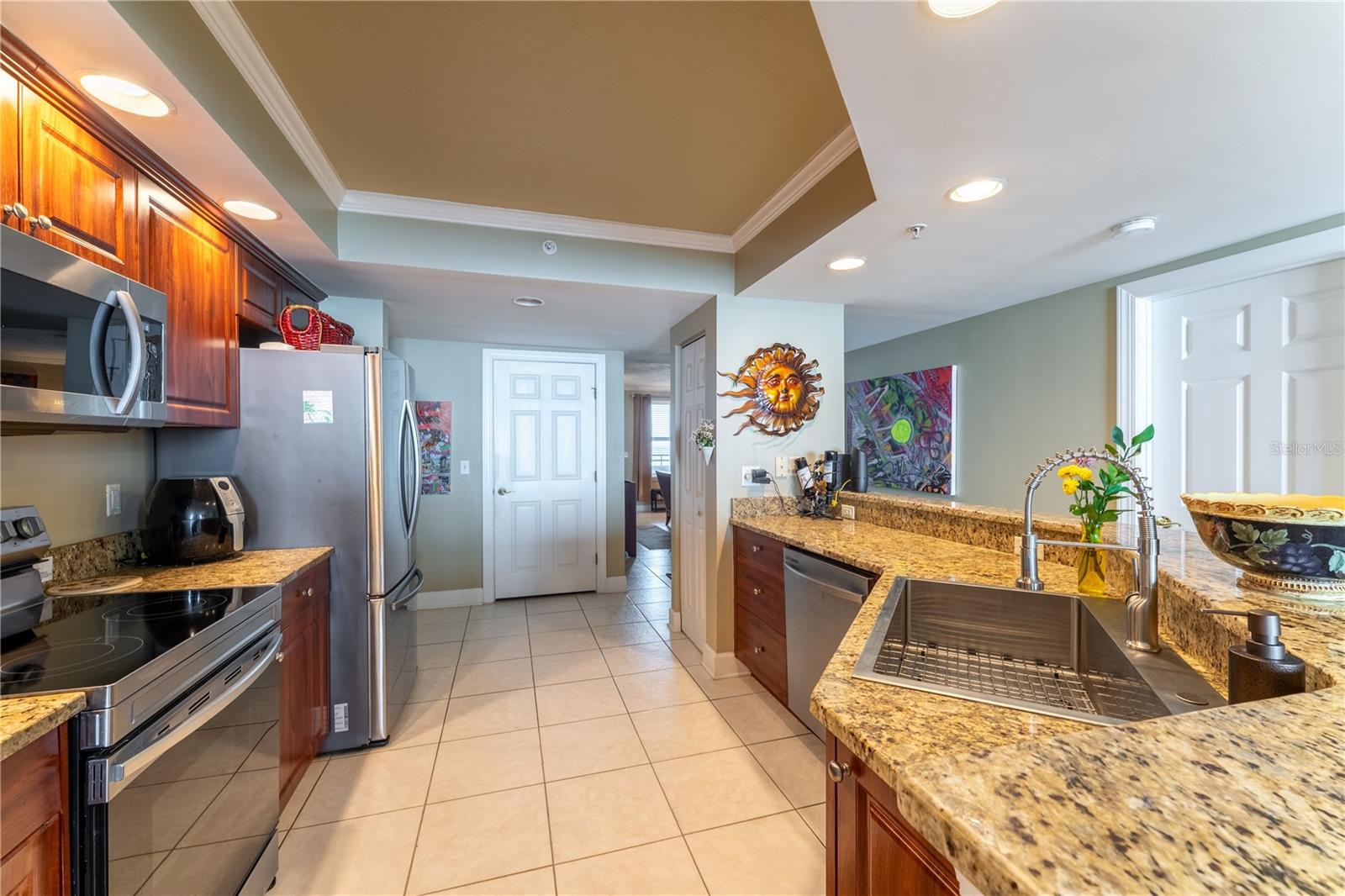 Image 8 of 20 For 3315 Atlantic Avenue 806