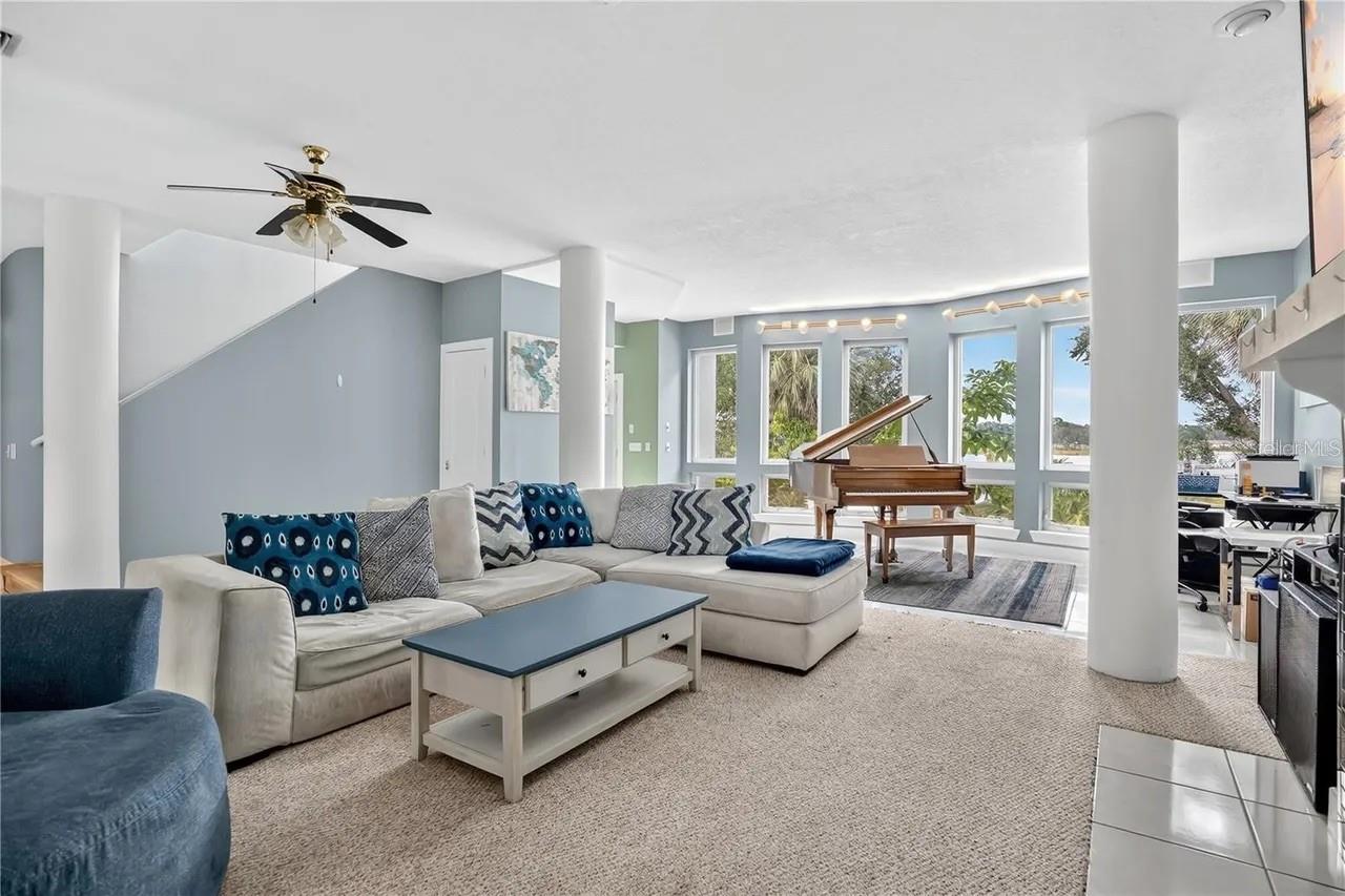 Image 14 of 25 For 9 Stone Gate N