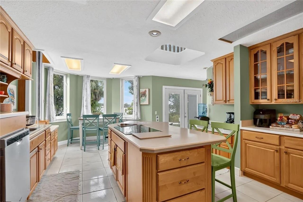 Image 18 of 25 For 9 Stone Gate N