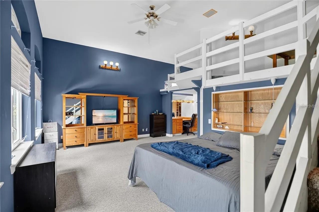 Image 20 of 25 For 9 Stone Gate N