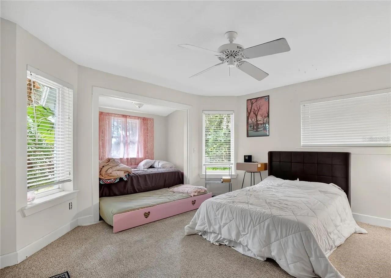 Image 21 of 25 For 9 Stone Gate N