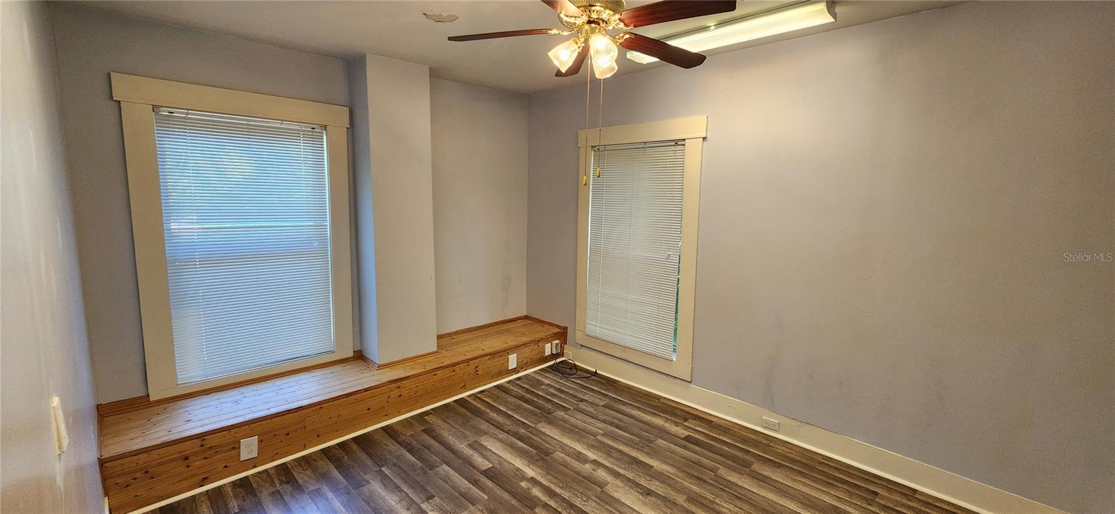 Image 17 of 20 For 216 6th Street