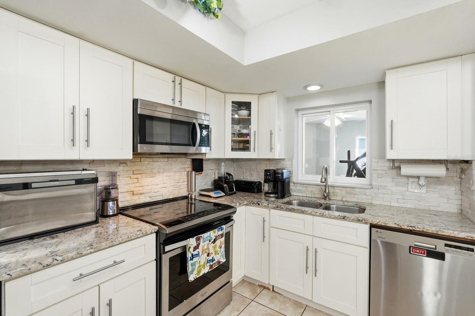 Image 12 of 41 For 934 Wilmington Drive