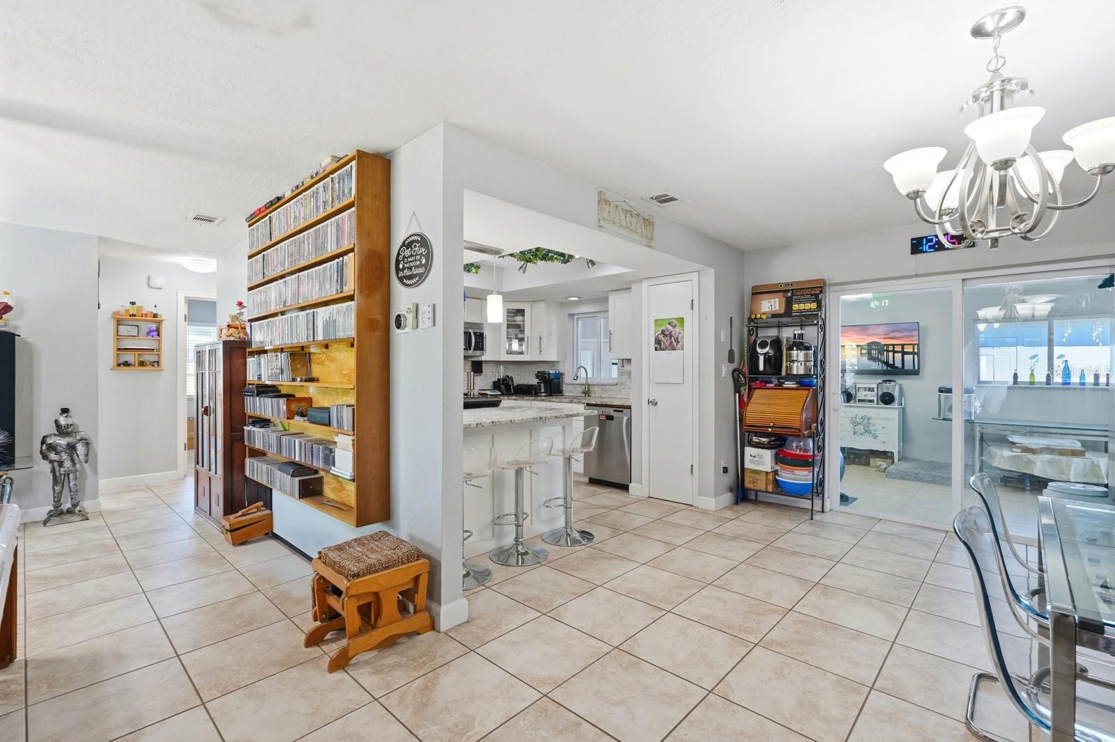 Image 7 of 41 For 934 Wilmington Drive