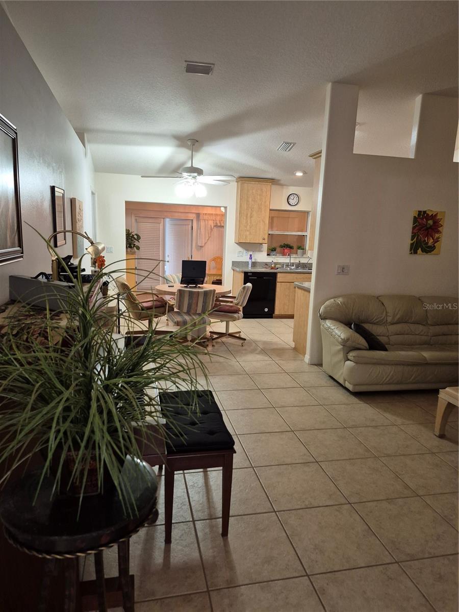 Image 14 of 26 For 73 Lynbrook Drive A