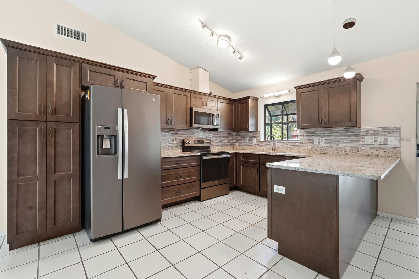 Image 10 of 37 For 550 Locust Street