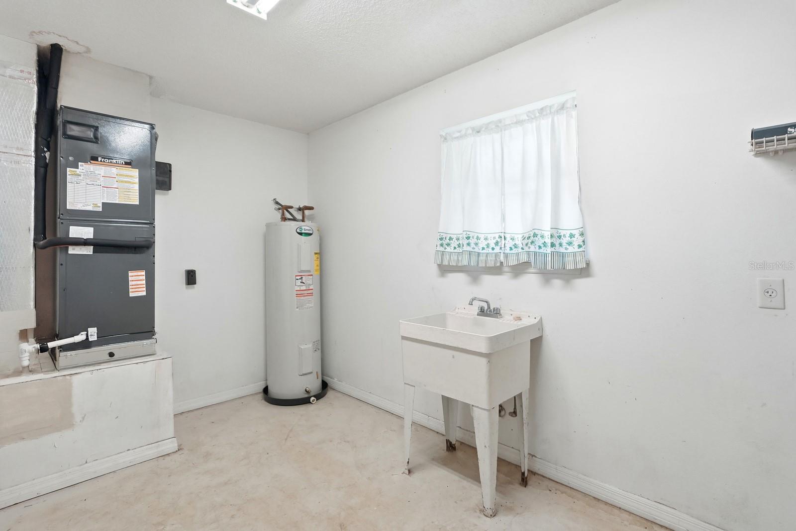 Image 13 of 37 For 550 Locust Street