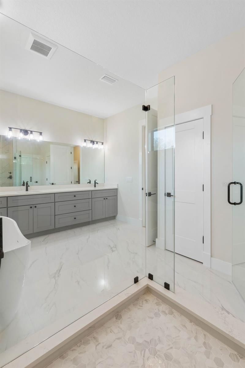 Image 46 of 97 For 250 Harbor Village Point N