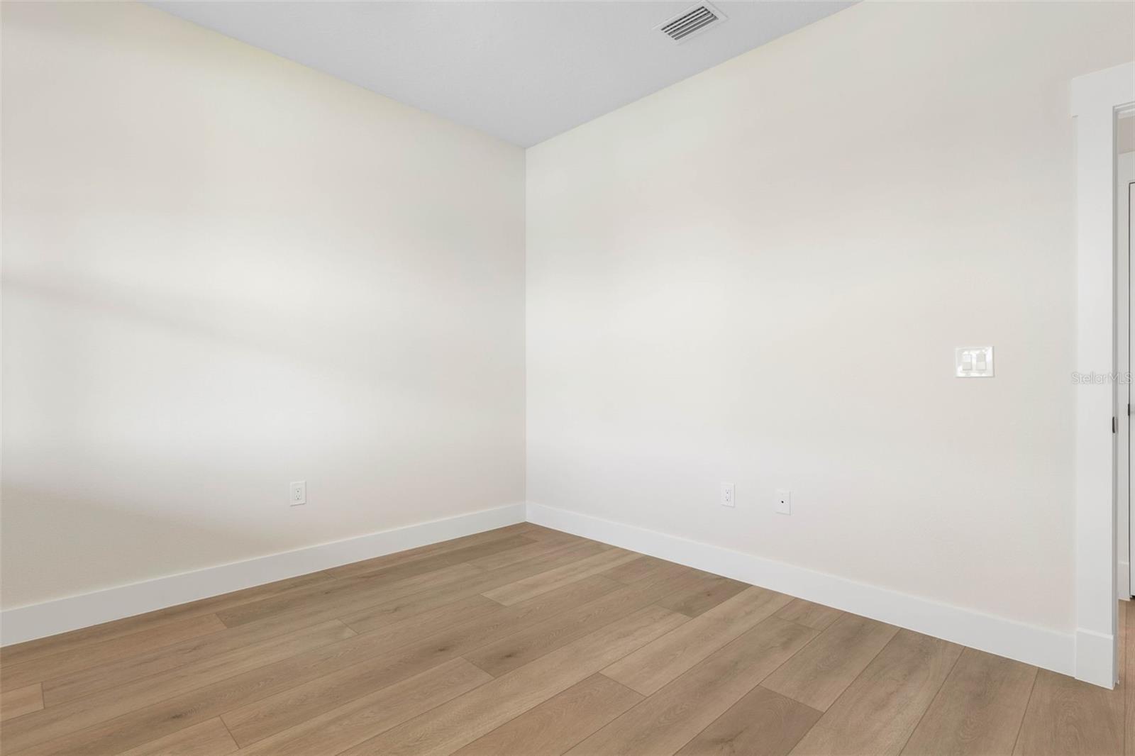 Image 63 of 97 For 250 Harbor Village Point N