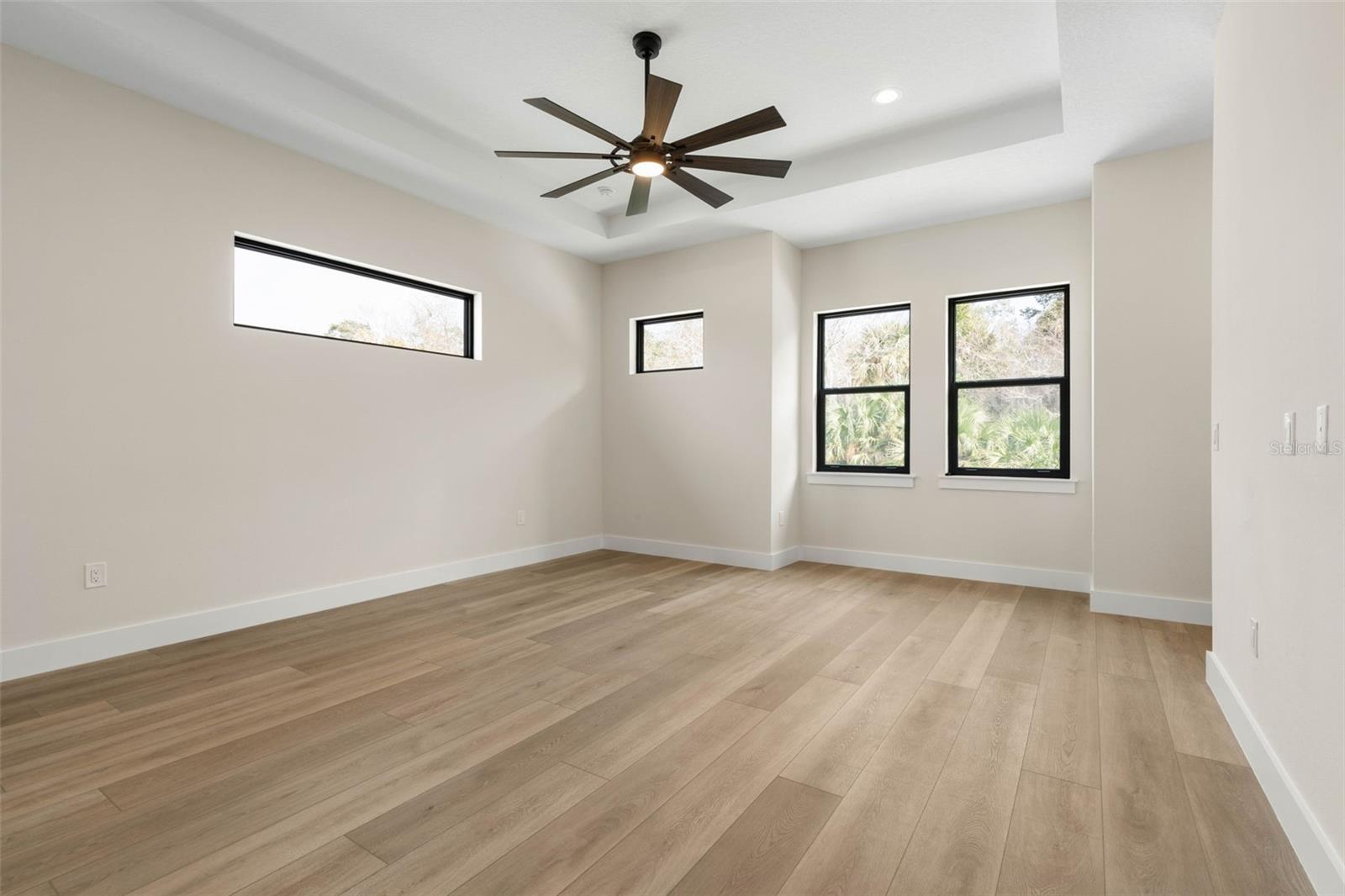 Image 7 of 97 For 250 Harbor Village Point N