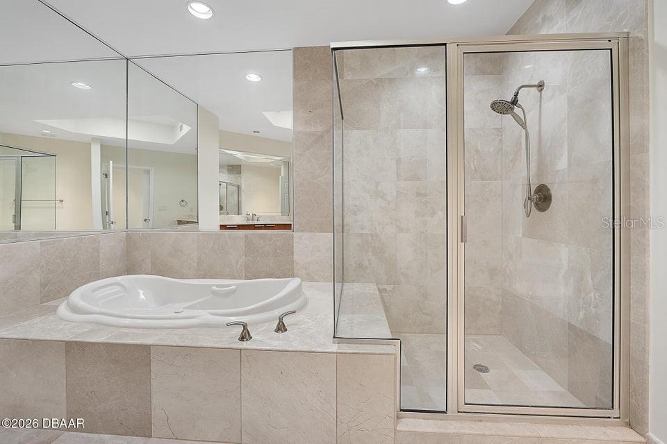 Image 13 of 56 For 231 Riverside Drive 2601-1