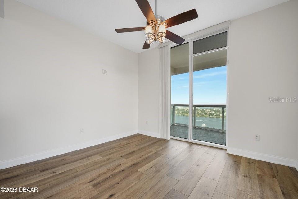 Image 29 of 56 For 231 Riverside Drive 2601-1