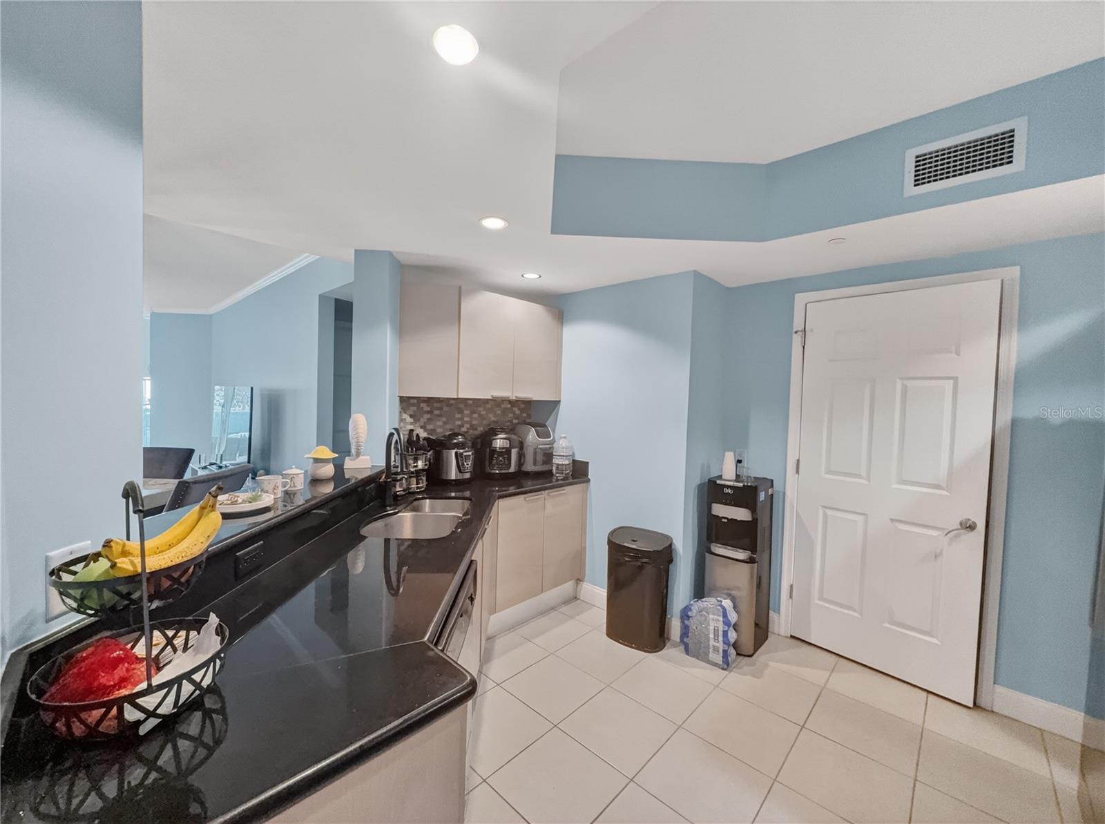 Image 10 of 40 For 231 Riverside Drive 208-1