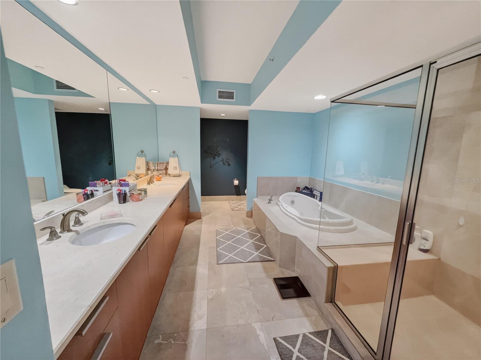 Image 8 of 40 For 231 Riverside Drive 208-1