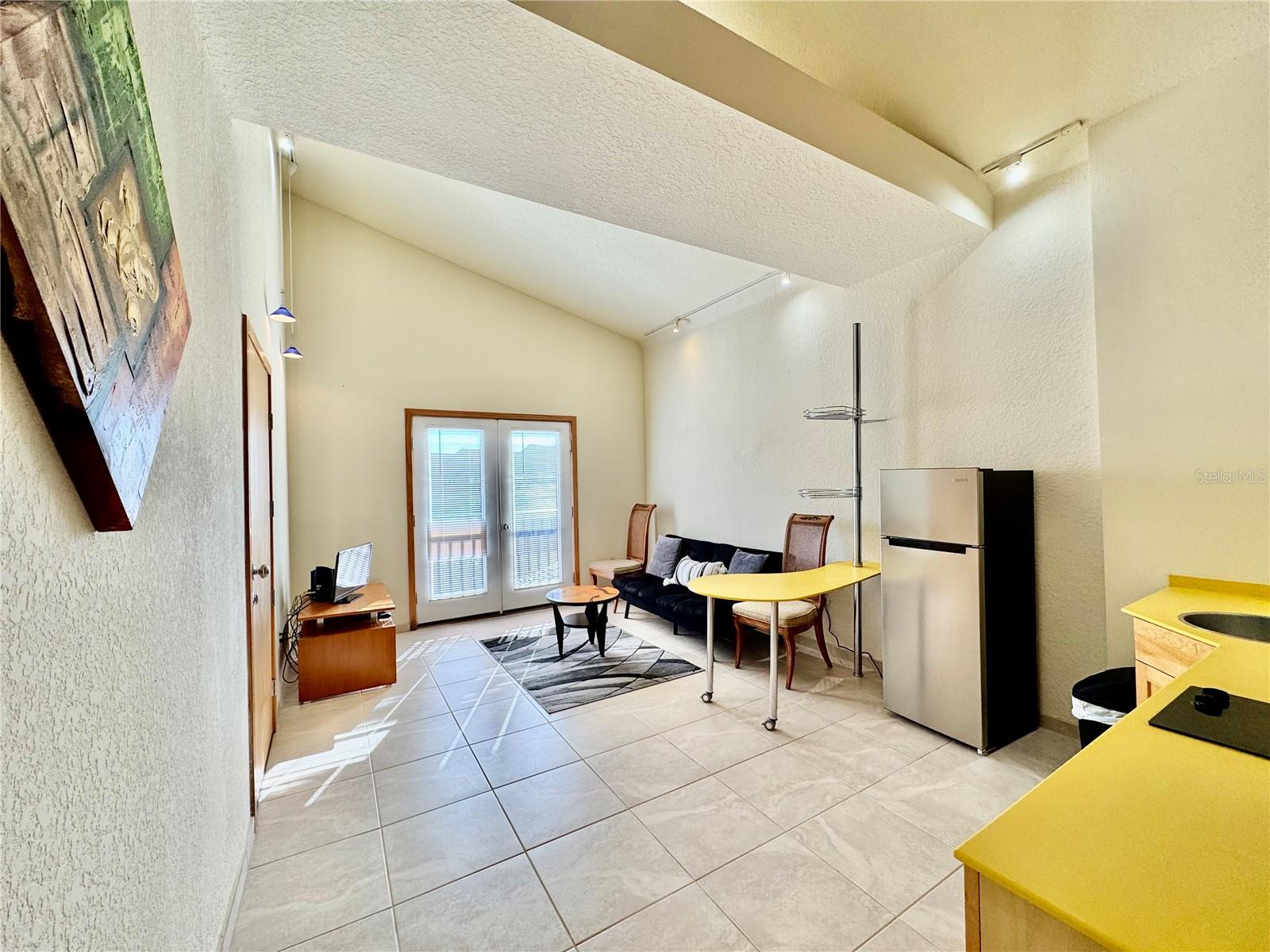 Image 5 of 11 For 101 Palm Harbor Parkway 425