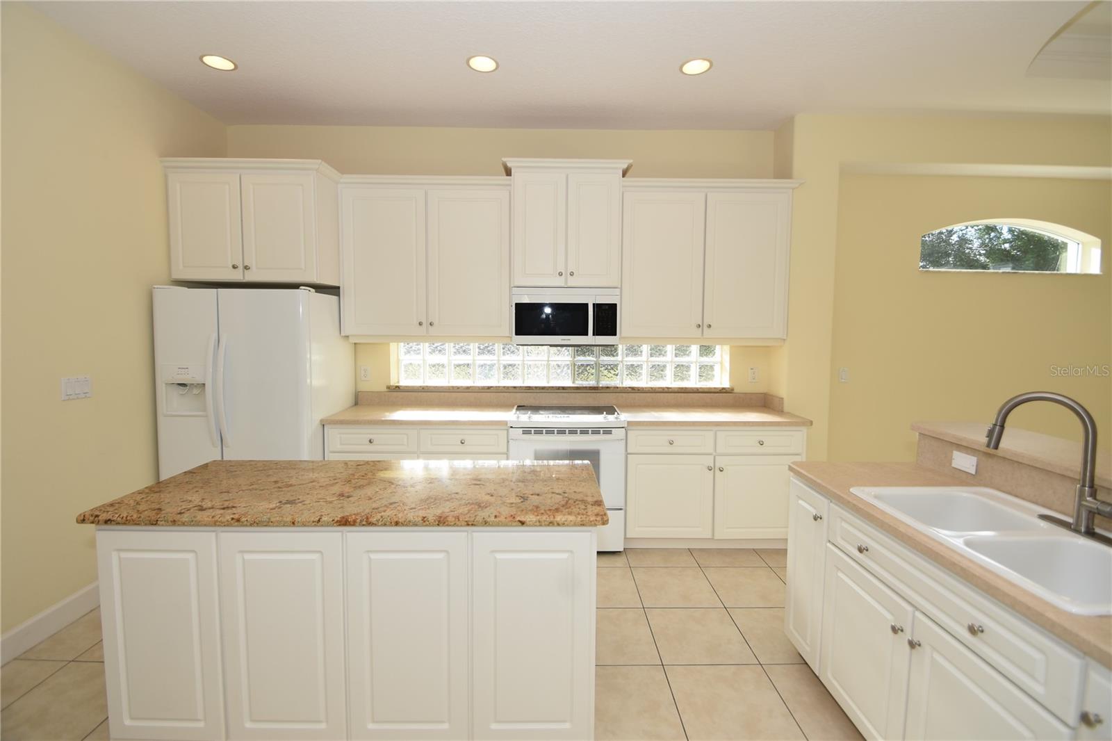 Image 14 of 66 For 17 Oasis Circle