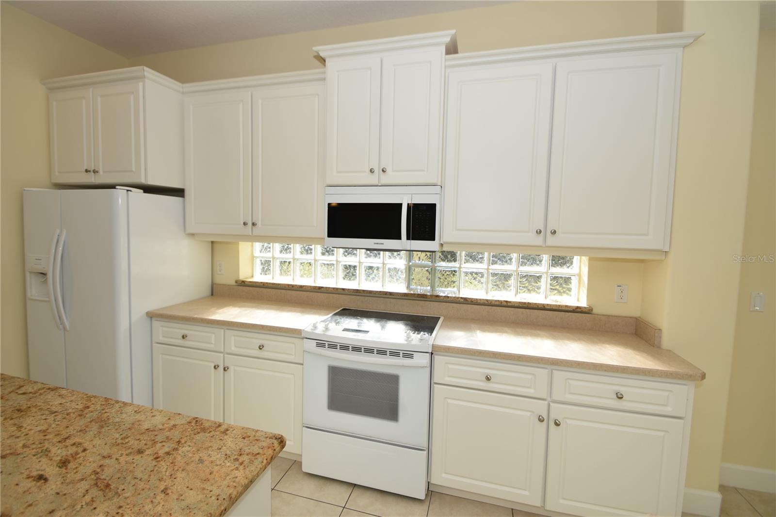 Image 15 of 66 For 17 Oasis Circle