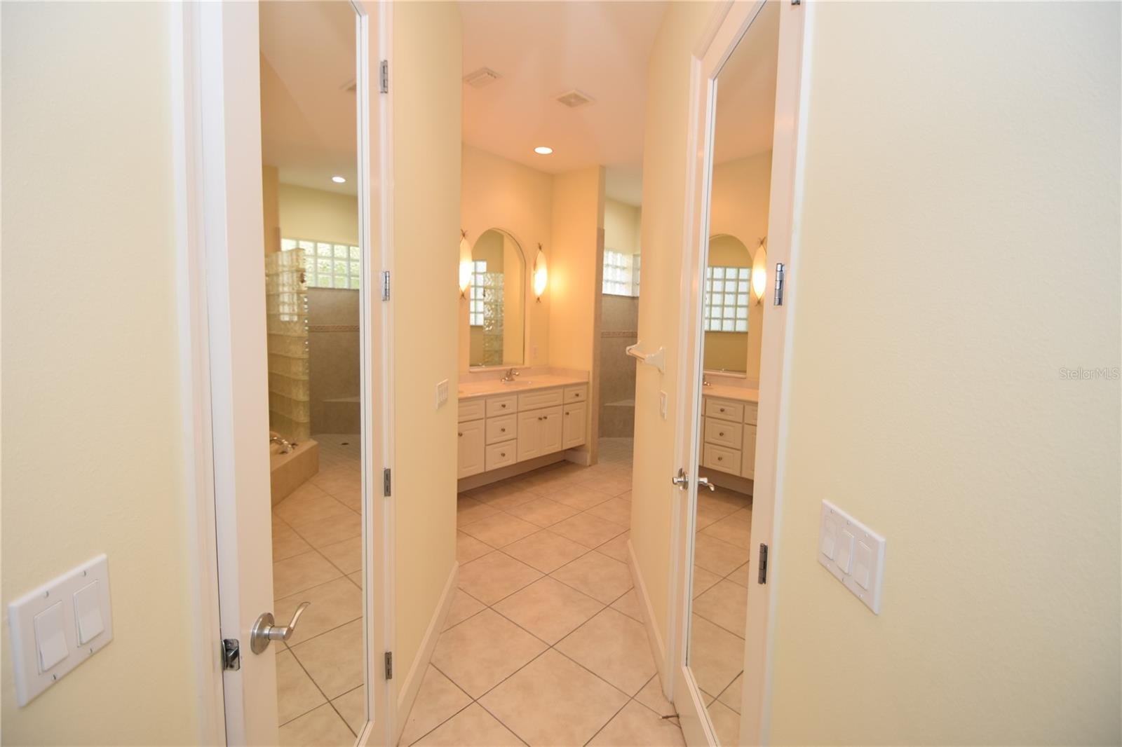 Image 21 of 66 For 17 Oasis Circle