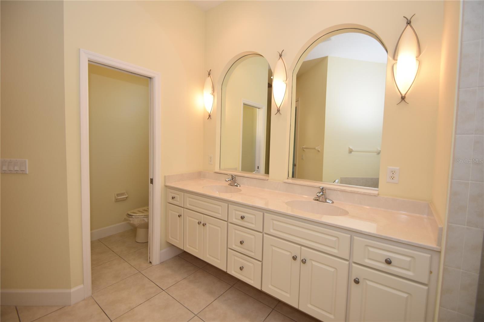 Image 24 of 66 For 17 Oasis Circle