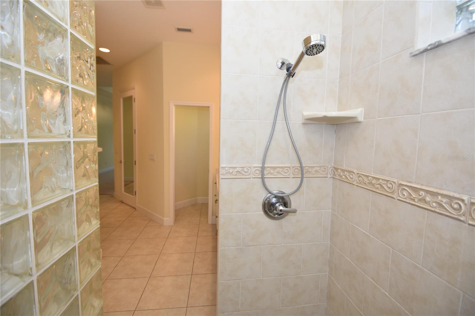 Image 26 of 66 For 17 Oasis Circle