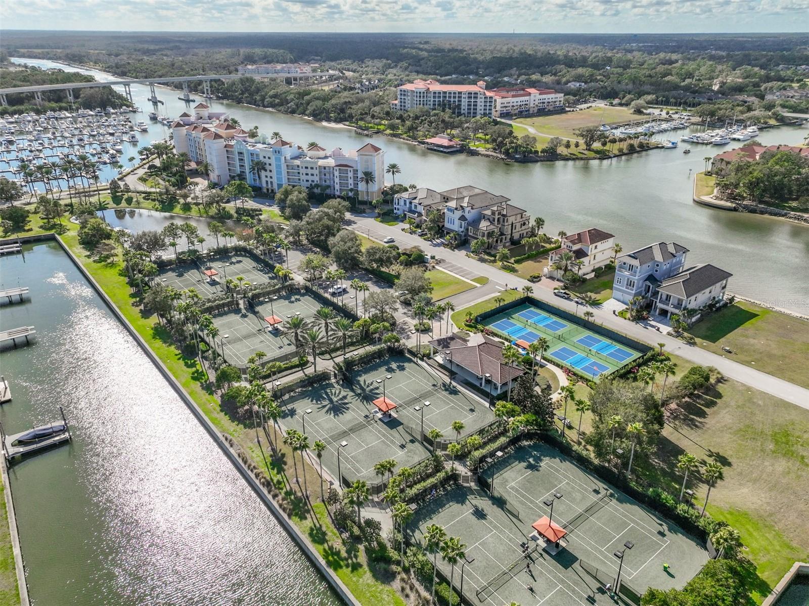 Image 21 of 39 For 268 Harbor Village Point N