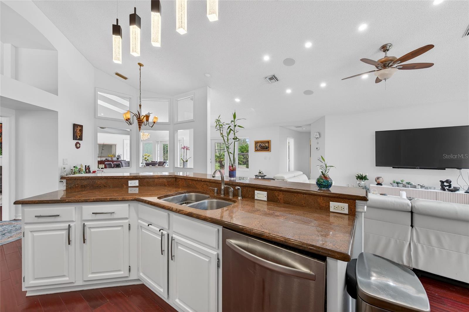 Image 16 of 42 For 114 Shadowcreek Way