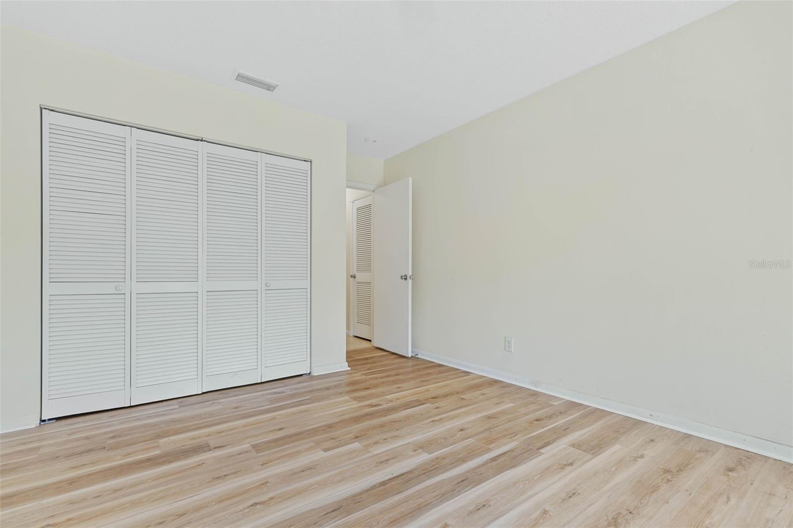 Image 17 of 52 For 9 Crompton Place