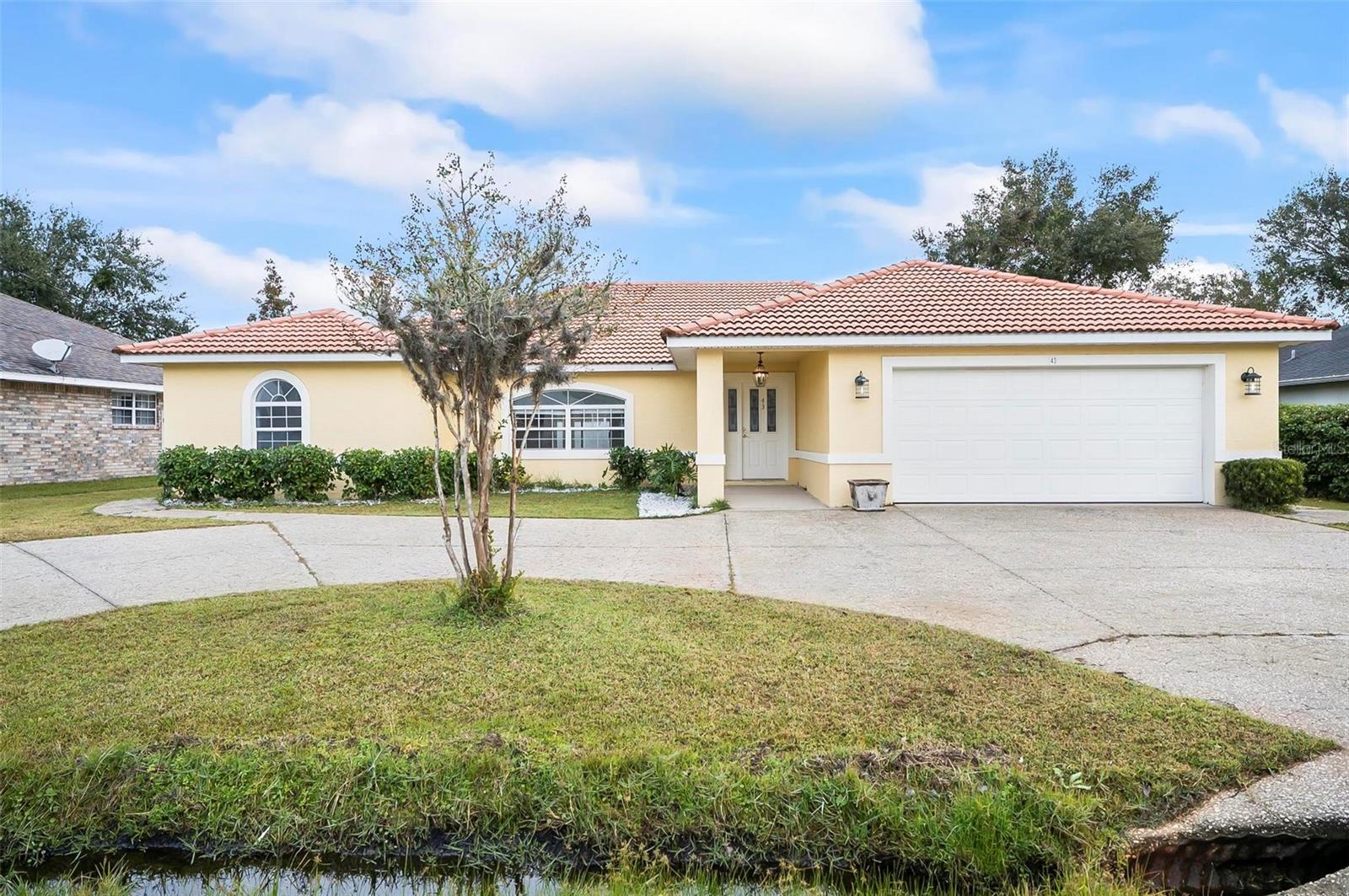 Image 2 of 69 For 43 Fallen Oak Lane