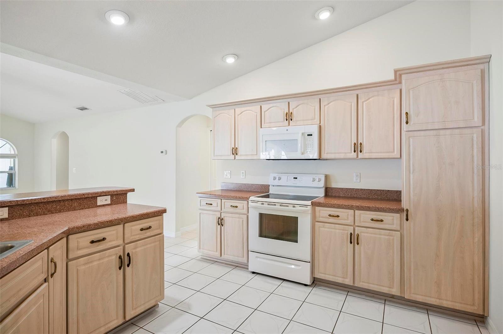 Image 26 of 69 For 43 Fallen Oak Lane