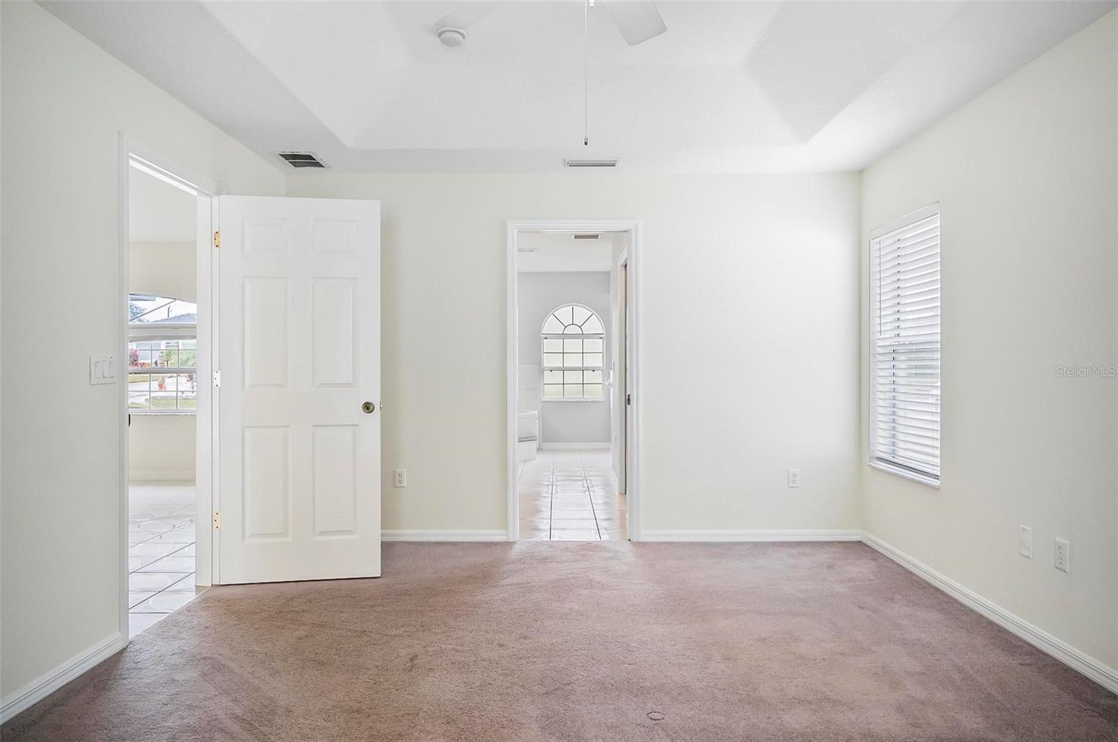 Image 35 of 69 For 43 Fallen Oak Lane