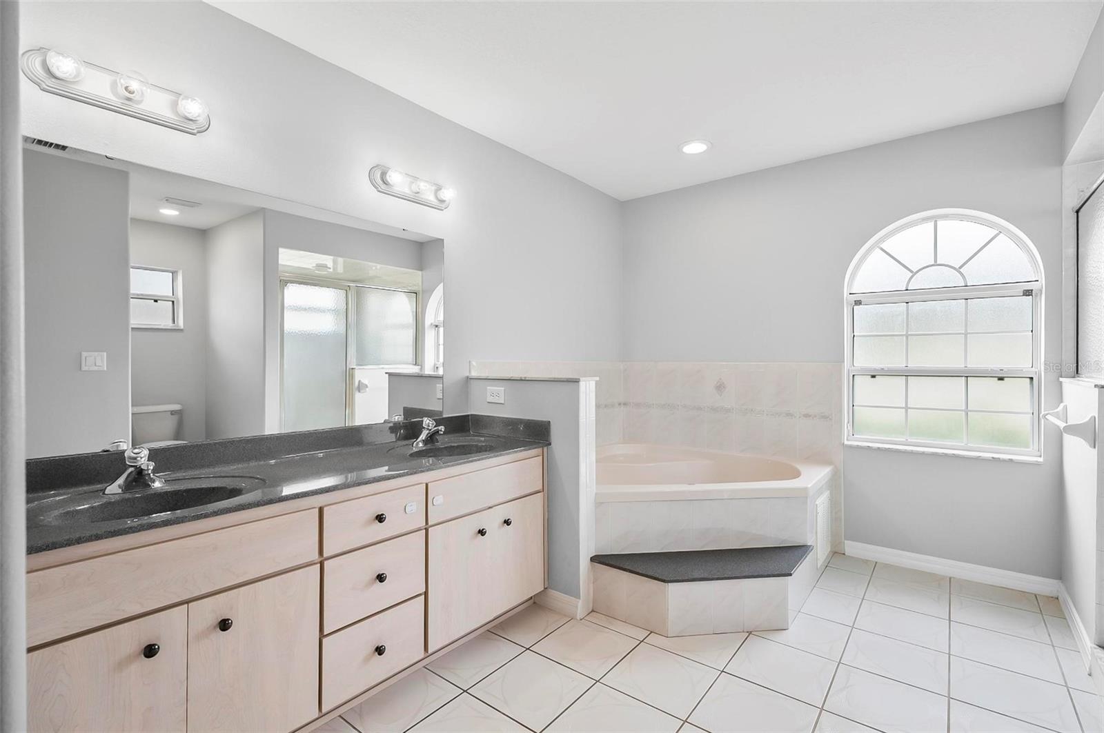 Image 40 of 69 For 43 Fallen Oak Lane