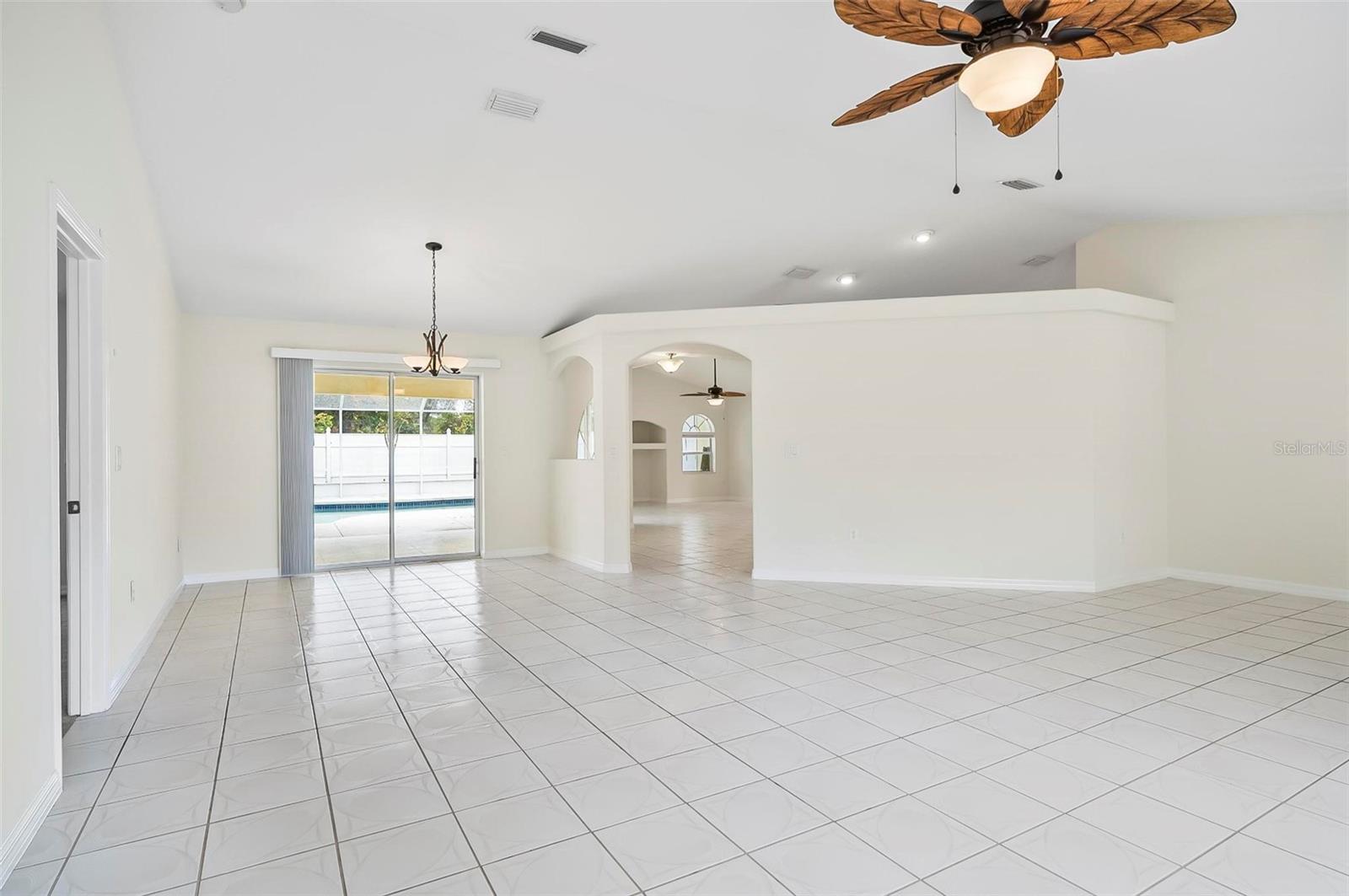 Image 9 of 69 For 43 Fallen Oak Lane